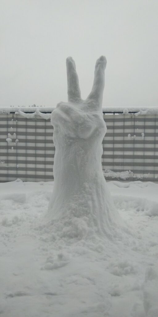 Schneehand Peace Sign